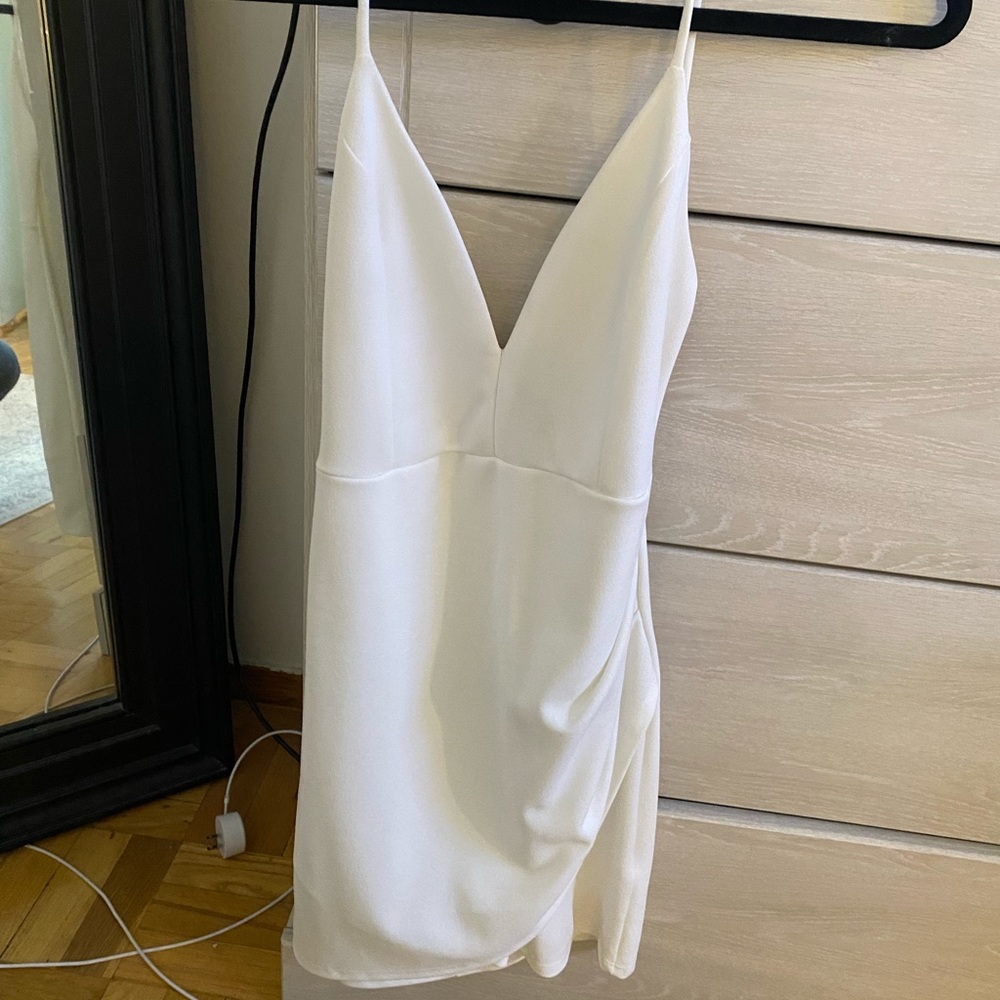 Boutique dress white v cut mini